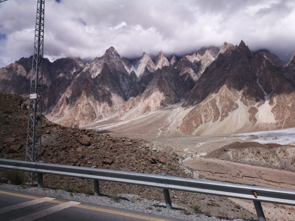 image of karakoram mountain range